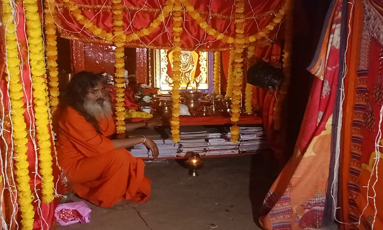महाकुम्भ में  प्रवाहित हो रही त्याग, संयम और संकल्प की त्रिवेणी,  कल्पवास कर रहे लाखों कल्पवासी बन रहे हैं साक्षी