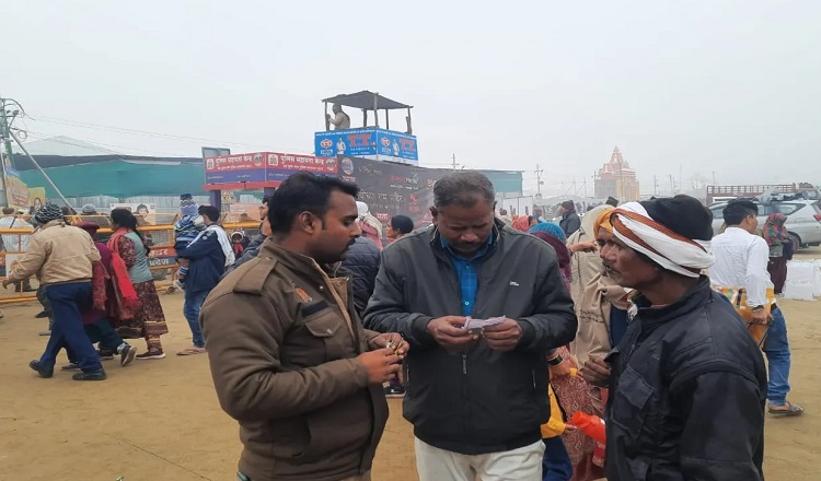 एकता का महाकुंभ: पुलिस बनी मददगार, विनम्रता से जीता दिल