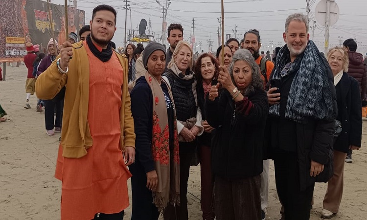 एकता का महाकुम्भ: संगम पर स्पेनिश, जर्मन, रशियन और फ्रेंच में गूंजे जय श्री राम, हर हर गंगे के जयकारे
