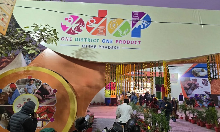 महाकुंभ 2025: यूपी के हस्तशिल्पियों को मिला संगम का बाजार, होगा 35 करोड़ का कारोबार