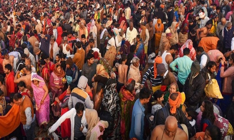 आस्था का हुजूम: पौष पूर्णिमा से पहले ही संगम पहुंचकर लाखों श्रद्धालुओं ने किया महास्नान