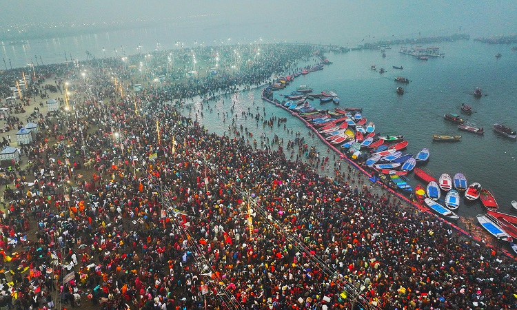 पहले स्नान पर्व पर आस्था का समागम, हर हर गंगे के जयकारों के बीच महाकुम्भ में श्रद्धा का महासंगम
