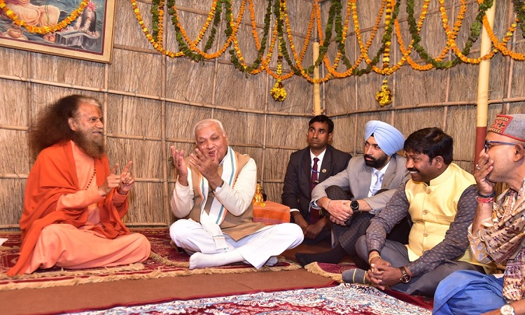 महाकुम्भ में दिख रही सनातन संस्कृति की एकता: आरिफ मो. खान