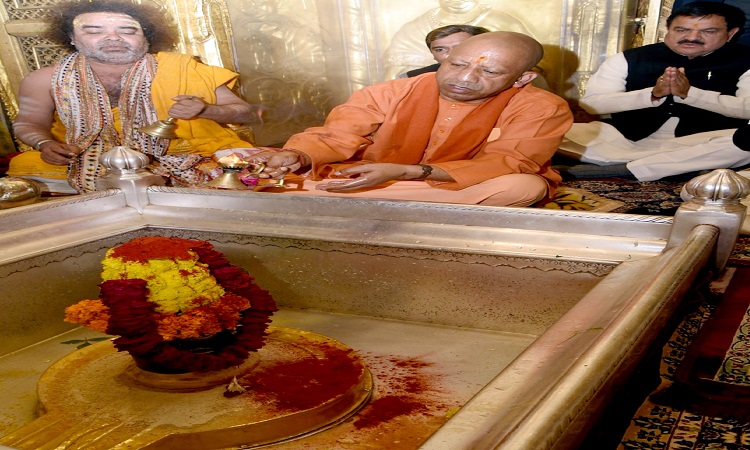 मुख्यमंत्री ने किया बाबा विश्वनाथ का दर्शन-पूजन