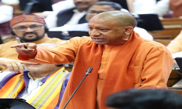समाजवादी पार्टी के लोग अपने बच्चों को इंग्लिश स्कूल में पढ़ाएंगे और दूसरों के लिए उर्दू की वकालत करते हैं- सीएम योगी