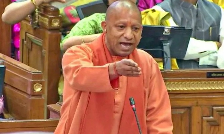 बड़ा हसीन है इनकी जुबान का जादू, लगाकर के आग बहारों की बात करते हैं-सीएम योगी