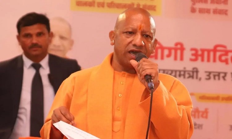 सीएम योगी ने नाविकों का किया सम्मान, रजिस्ट्रेशन करके मिलेगा नाव का पैसा और बीमा कवर