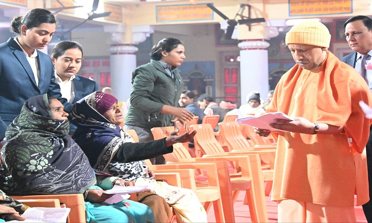 बिना चिंता कराएं इलाज, पैसा सरकार देगी : मुख्यमंत्री