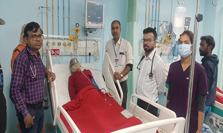 महाकुम्भ में नेपाल से आए 85 वर्षीय श्रद्धालु को इस्केमिक स्ट्रोक, 06 एक्सपर्ट डॉक्टरों ने बचाई जान
