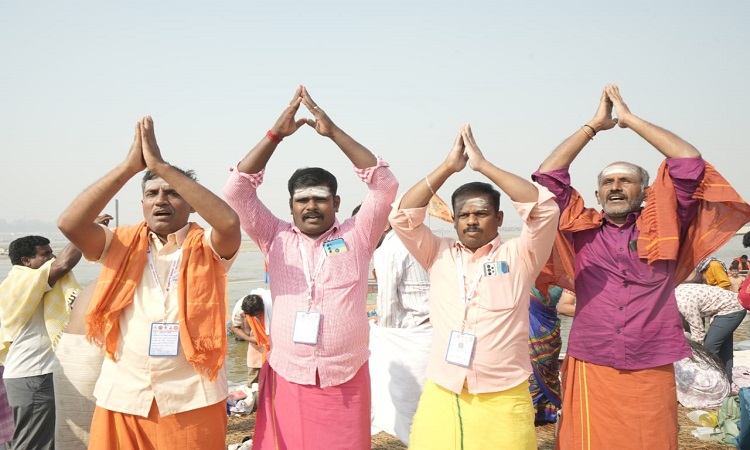 प्रयागराज महाकुम्भ पहुंचे काशी तमिल संगमम के प्रतिनिधि, आस्था के महा समागम के बने साक्षी