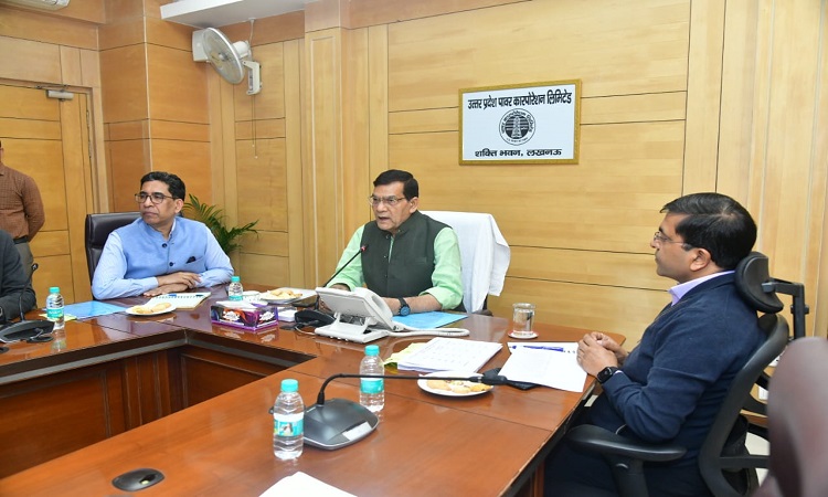 गलत कार्यों में शामिल विद्युत कार्मिकों के खिलाफ दंडात्मक कार्रवाई के साथ दर्ज होगी एफआईआर: एके शर्मा