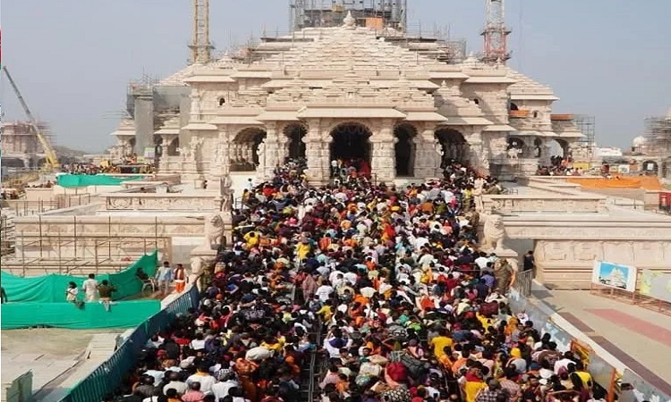 45 दिन का महाकुम्भ मेला, अयोध्या में पहुंचा करोड़ों श्रद्धालुओं का रेला