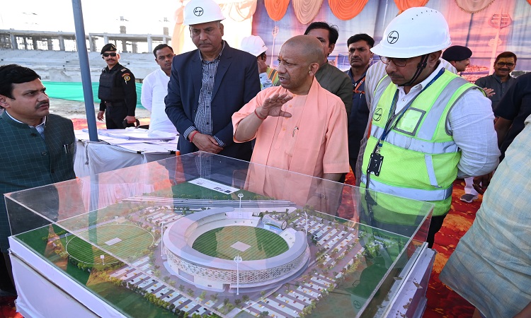 मुख्यमंत्री ने किया निर्माणाधीन क्रिकेट स्टेडियम का निरीक्षण