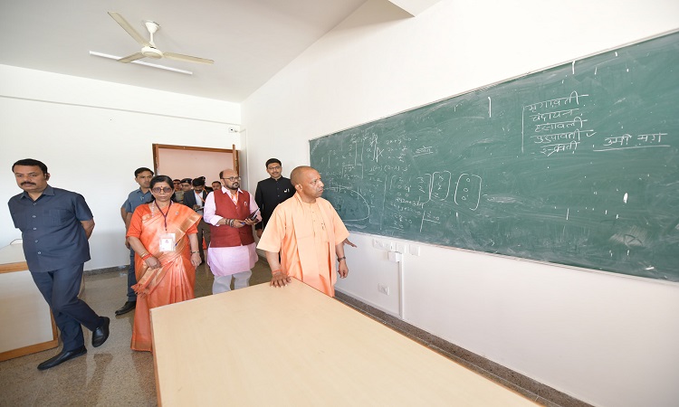 मुख्यमंत्री योगी आदित्यनाथ ने किया मां शाकुम्भरी विश्वविद्यालय का निरीक्षण