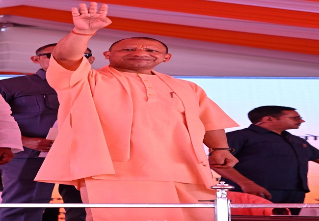 विदेशी आक्रांता के महिमामंडन का मतलब देशद्रोह, आज के भारत को ऐसे देशद्रोही स्वीकार नहींः सीएम योगी