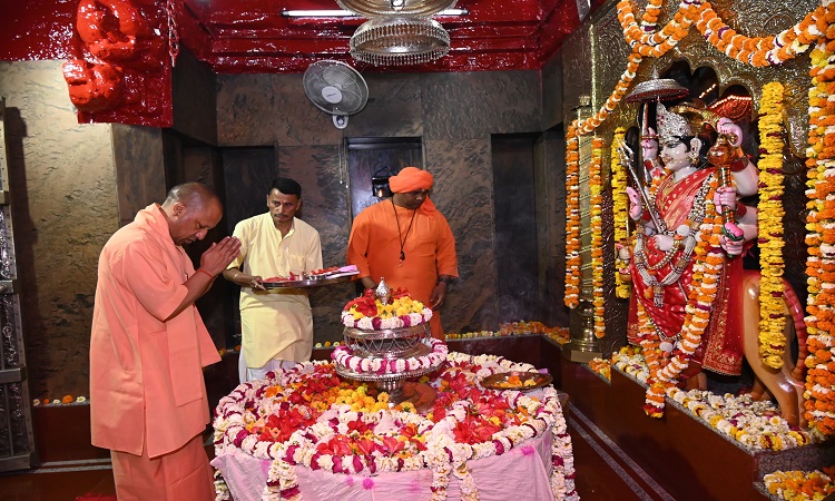मुख्यमंत्री ने किए मां पाटेश्वरी के दर्शन