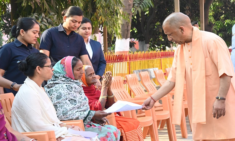 365 दिन में सीएम योगी के पास पहुंचे 66 हजार से अधिक जरूरतमंद