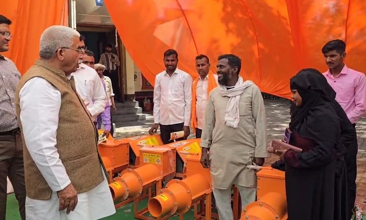 माटी कला को मिला सम्मान, पुरस्कारों से नवाजे गए कारीगर