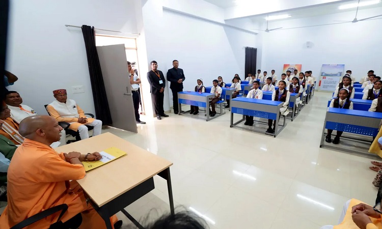 नौनिहालों के प्रति निश्चिंत रहें अभिभावक, अब उनकी पूरी जिम्मेदारी सरकार की : सीएम योगी