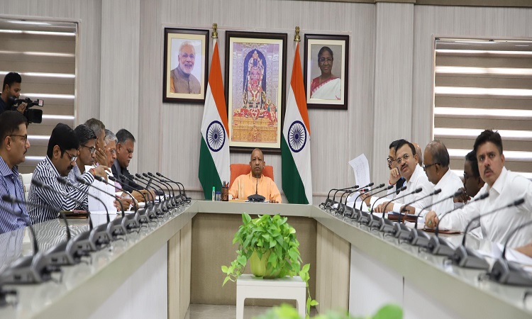 सराहनीय है आउटसोर्सिंग कार्मिकों की सेवाभावना और कर्त्तव्यपरायणता: मुख्यमंत्री