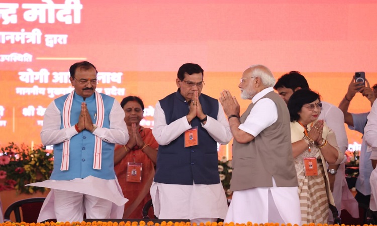 महाराष्ट्र और गुजरात राज्य से सवा गुना ज़्यादा बिजली दे रहा उत्तर प्रदेश: एके शर्मा