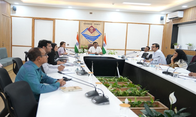 मुख्य सचिव ने कैंचीधाम में यातायात व्यवस्था के संबंध में की बैठक