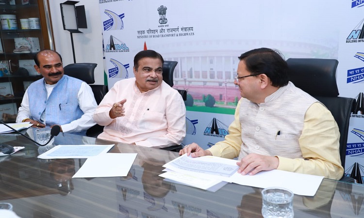 CM धामी ने केंद्रीय सड़क मंत्री नितिन गडकरी से मुलाकात की