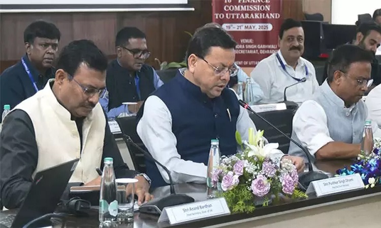 CM धामी और वित्त आयोग ने अनुदान में राज्य के हिस्से पर चर्चा की