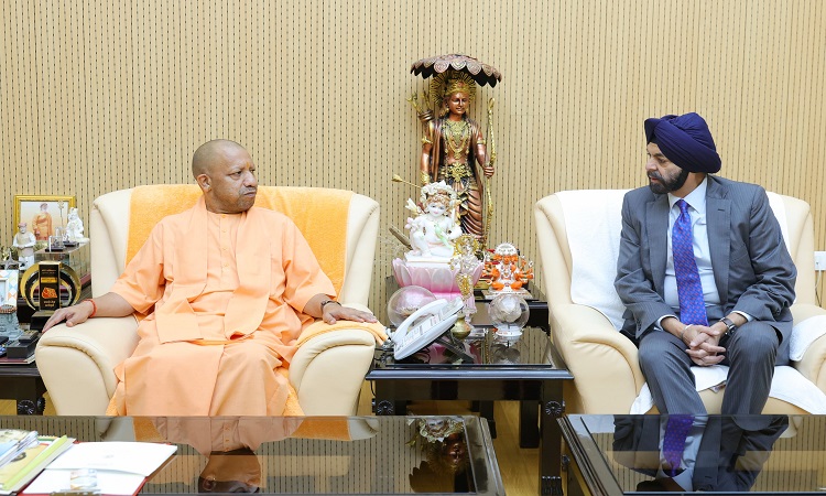 विश्व बैंक अध्यक्ष अजय बंगा ने मुख्यमंत्री योगी आदित्यनाथ से की शिष्टाचार भेंट