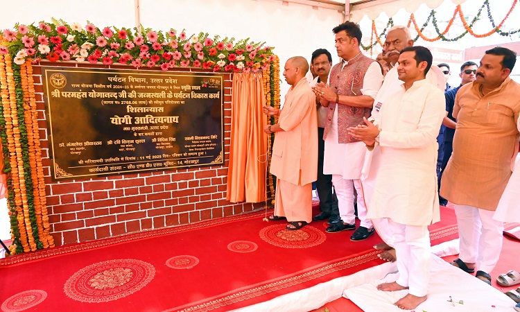 सुरक्षा के माहौल में ही विकास और समृद्धि संभव : सीएम योगी