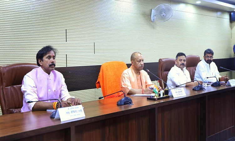 मुख्यमंत्री ने गौ तस्करों पर और तेजी से कड़ी कार्रवाई करने का दिया निर्देश