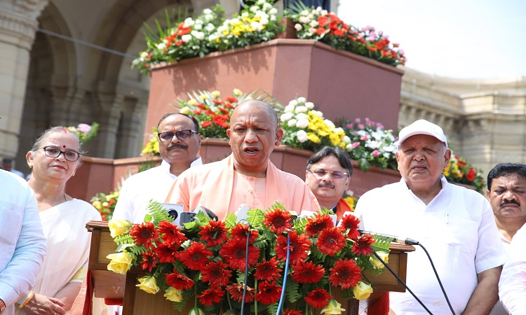 पूरा देश चौधरी साहब को ग्रामीण विकास और अन्नदाता किसानों के मसीहा के रूप में याद करता है: सीएम योगी