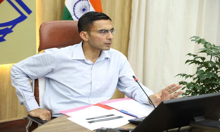 ग्रीष्म काल में हर घर तक न्यून अवधि में निर्बाध, शुद्ध पेयजल आपूर्ति सुनिश्चित की जाए: डीएम