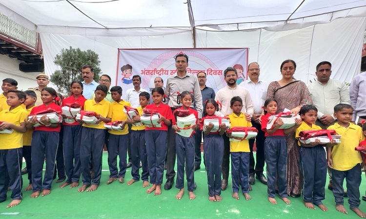 भिक्षावृत्ति, बालमजदूरी जैसे दलदल से शिक्षा के मन्दिर तक पंहुचाने में सफल हो रहा डीएम का प्लान