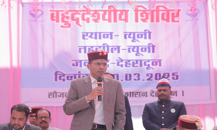 24 विभाग एक ही छत के नीचे निस्तारित करेंगे जन मन की समस्या, डीएम कर रहें बहुउद्देशीय शिविर में प्रतिभाग