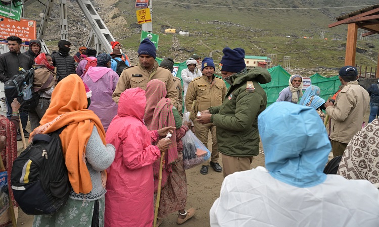 बाबा केदार के दर्शनों के लिए टोकन व्यवस्था पर श्रद्दालुओं ने की प्रशासन तारीफ
