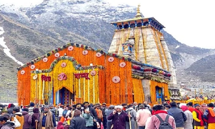 केदारनाथ धाम में उमड़ा श्रद्धालुओं का सैलाब, तीन दिन में 1.10 लाख भक्तों ने किए बाबा केदार के दर्शन