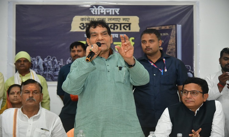 अंग्रेजो ने देश को 200 साल पीछे किया लेकिन कांग्रेस ने 400 साल पीछे किया: एके शर्मा