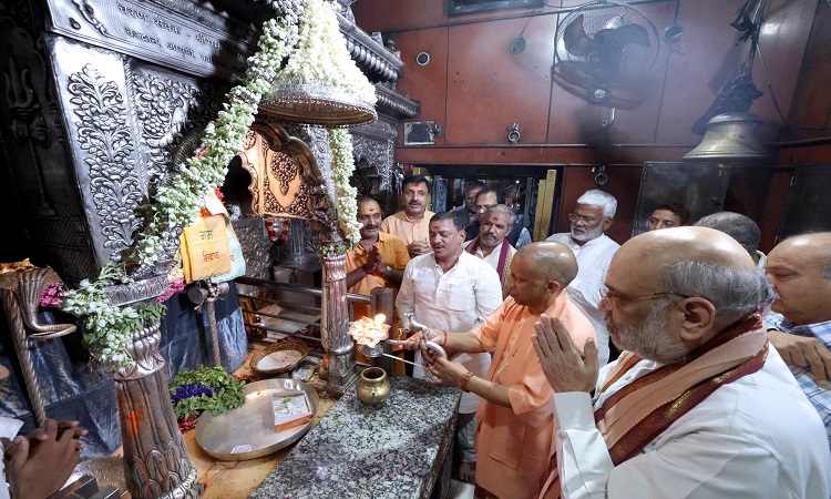केंद्रीय गृह मंत्री व मुख्यमंत्री ने किया काशी कोतवाल का दर्शन