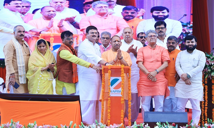 कभी अयोध्या आने वाले श्रद्धालुओं पर गोलियां चलती थीं, आज पुष्पवर्षा होती है : योगी आदित्यनाथ