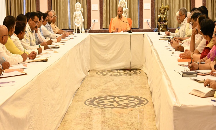 प्रौद्योगिकी को अपनाएं, छात्रों की हो करियर काउंसिलिंग : सीएम