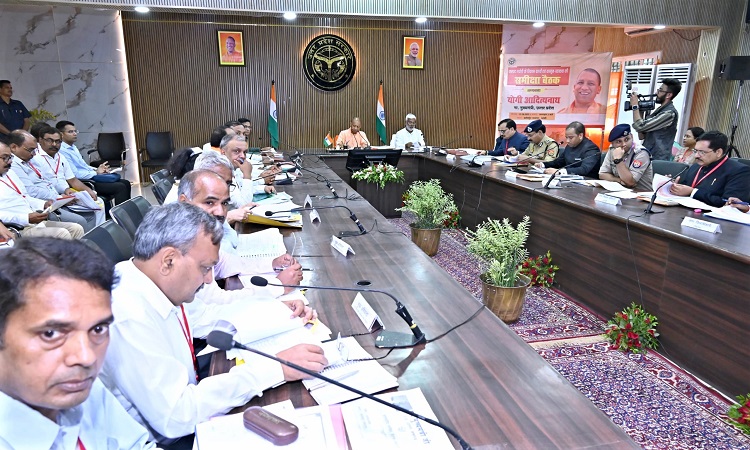 सीएम योगी ने नवंबर तक भदोही को टीबी मुक्त करने के लिए किया प्रेरित