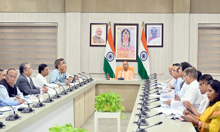 आकांक्षात्मक जनपदों और विकास खंडों की प्रगति की मुख्यमंत्री ने की समीक्षा