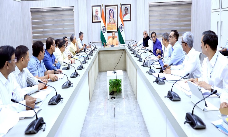धार्मिक स्थलों की गरिमा अक्षुण्ण रखते हुए मूलभूत सुविधाओं का करें विकास: मुख्यमंत्री