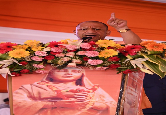 विपक्ष पर योगी आदित्यनाथ का तंज, पहले कुछ लोग माफिया को पालते थे, जो कानून व्यवस्था के लिए संकट पैदा करते थे