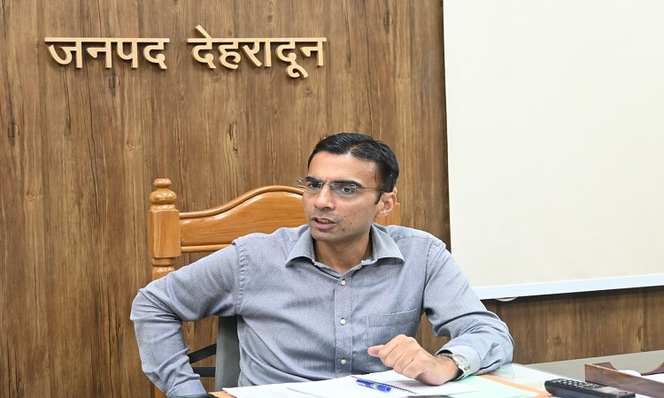 जिलाधिकारी ने स्वतंत्रता संग्राम सेनानियों के उतराधिकारियों के साथ की बैठक