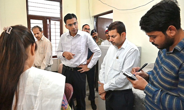 डीएम के प्रयास से राज्य में पहली बार जिले के थानों तहसीलों पर जल्द लगेंगे, उच्च गुणवत्ता के सायरन