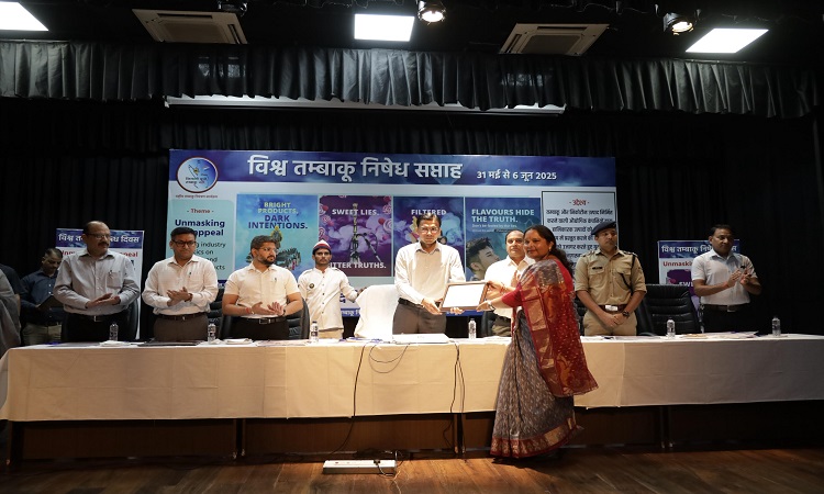 आशाओं के फील्ड पर सक्रिय भूमिका से डेंगू के मामले नियंत्रण में: डीएम