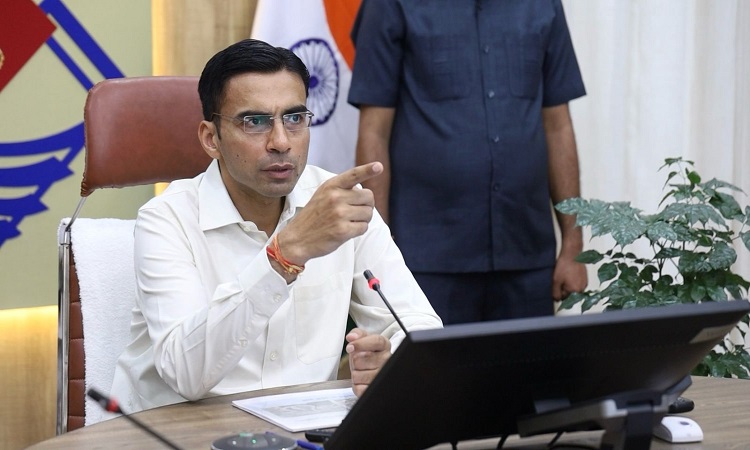 16 जून तक मिल जानी चाहिए सीमा का अधिकार; वरना बैंक का समस्त व्यापार करवा देंगे बंद: जिलाधिकारी