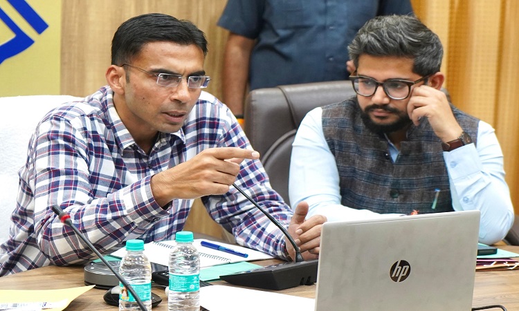 प्रशासन के बुलाने के बाद भी नहीं हुए थे हाजिर, प्रशासन में खंगाले कागज तो सामने आया सच